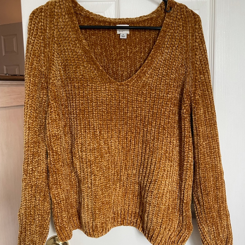 Soft knitted mustard sweater SMALL